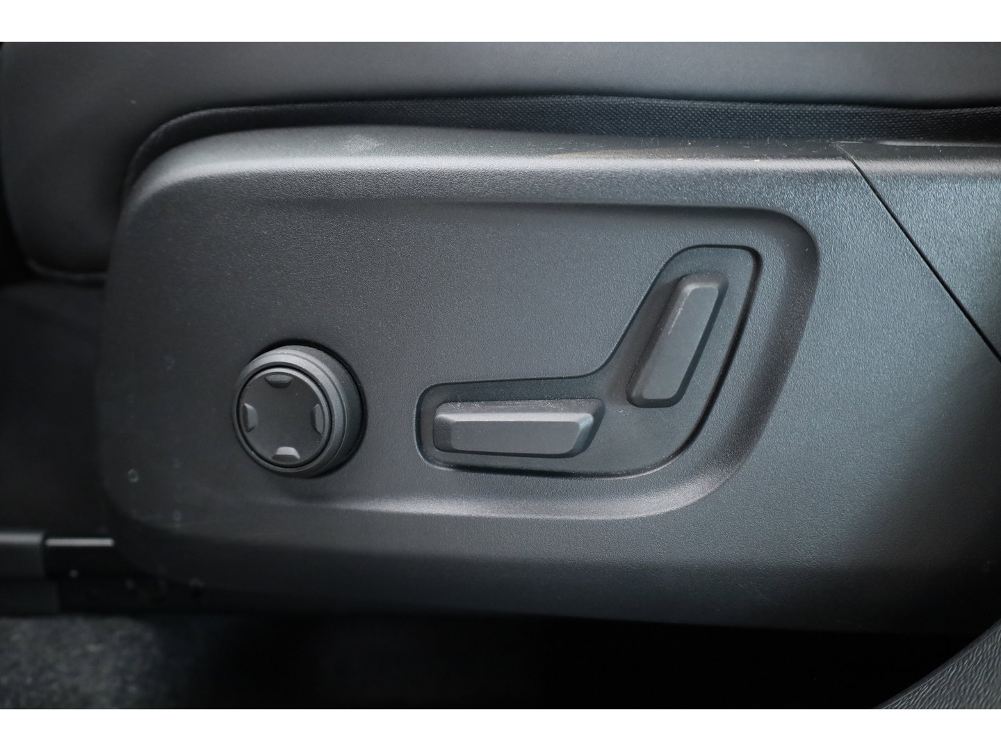 Volvo XC40 1.5 T4 Plug-in hybrid Plus Dark | Facelift | 360 camera | ACC | Blis | Elek. stoelen | H&K Audio