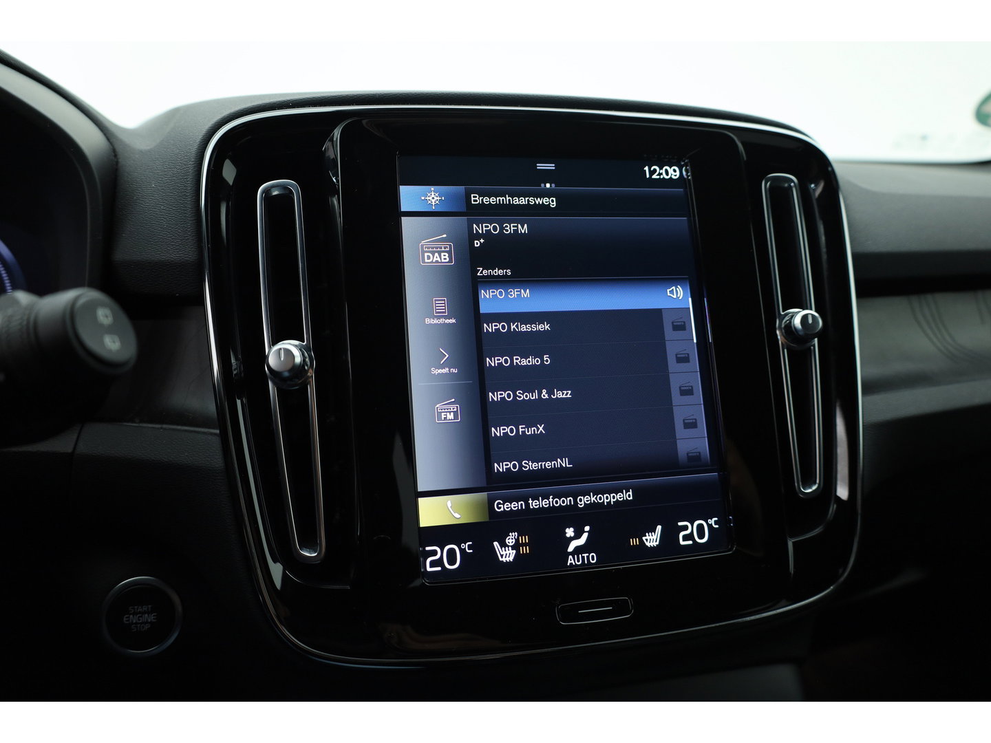 Volvo XC40 1.5 T4 Plug-in hybrid Plus Dark | Facelift | 360 camera | ACC | Blis | Elek. stoelen | H&K Audio