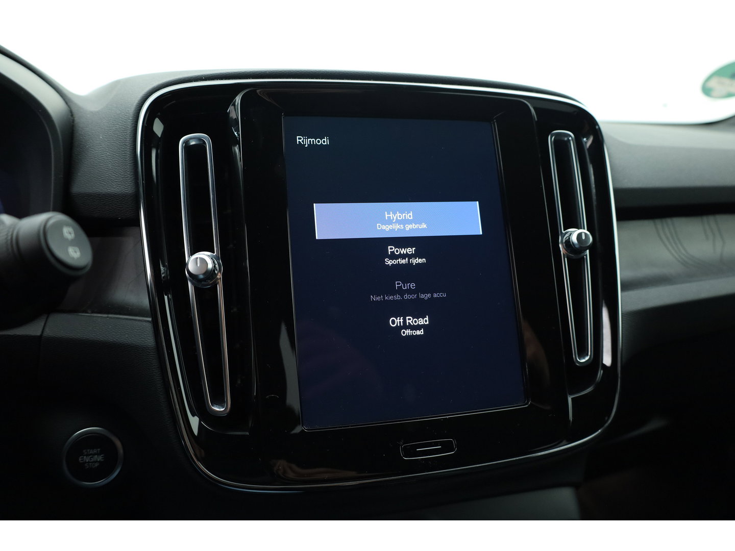Volvo XC40 1.5 T4 Plug-in hybrid Plus Dark | Facelift | 360 camera | ACC | Blis | Elek. stoelen | H&K Audio