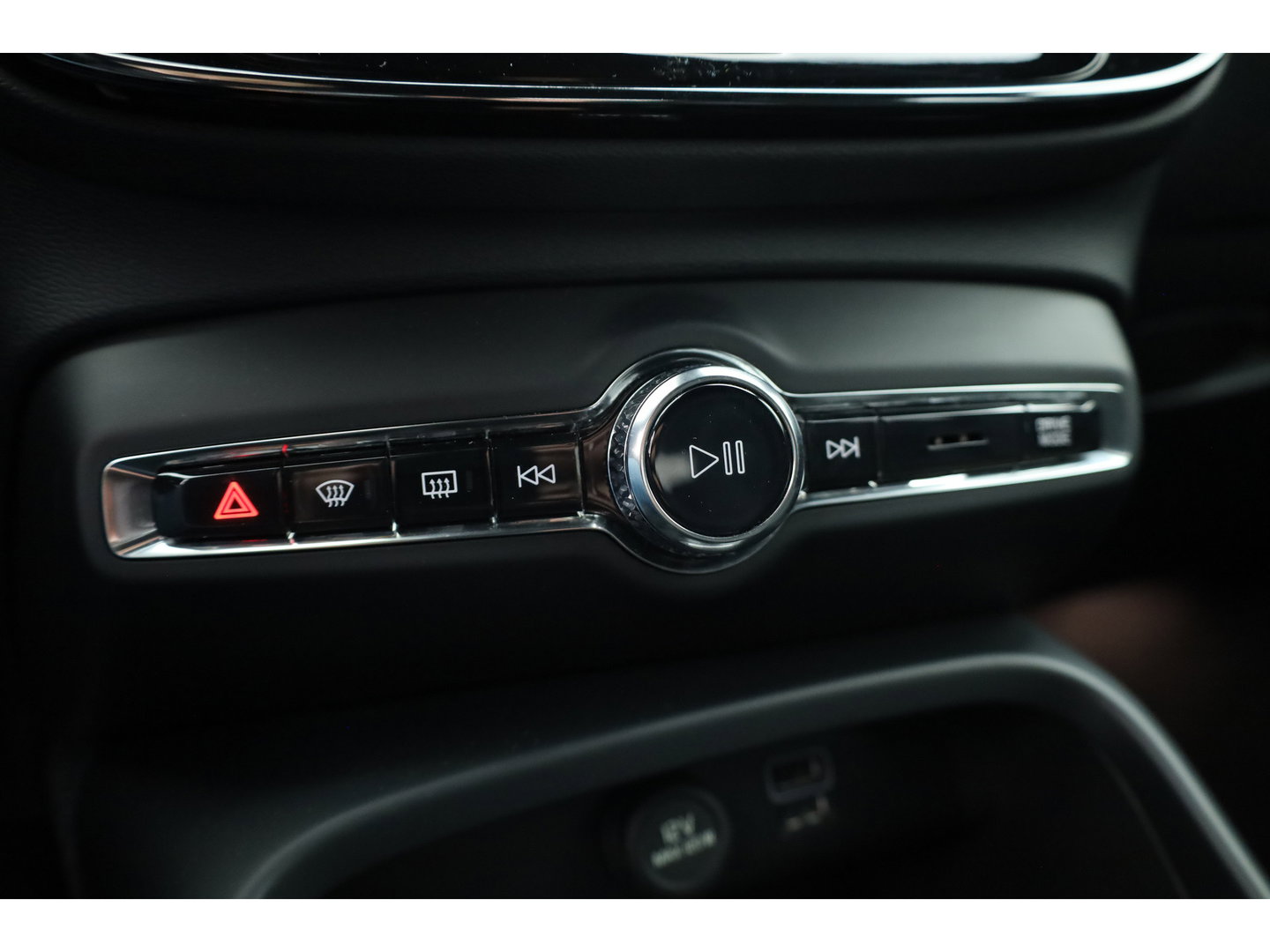 Volvo XC40 1.5 T4 Plug-in hybrid Plus Dark | Facelift | 360 camera | ACC | Blis | Elek. stoelen | H&K Audio