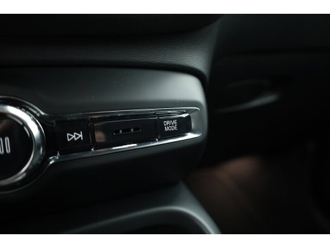Volvo XC40 1.5 T4 Plug-in hybrid Plus Dark | Facelift | 360 camera | ACC | Blis | Elek. stoelen | H&K Audio