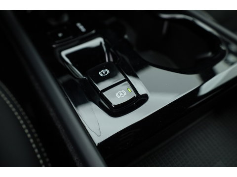 Volvo XC40 1.5 T4 Plug-in hybrid Plus Dark | Facelift | 360 camera | ACC | Blis | Elek. stoelen | H&K Audio