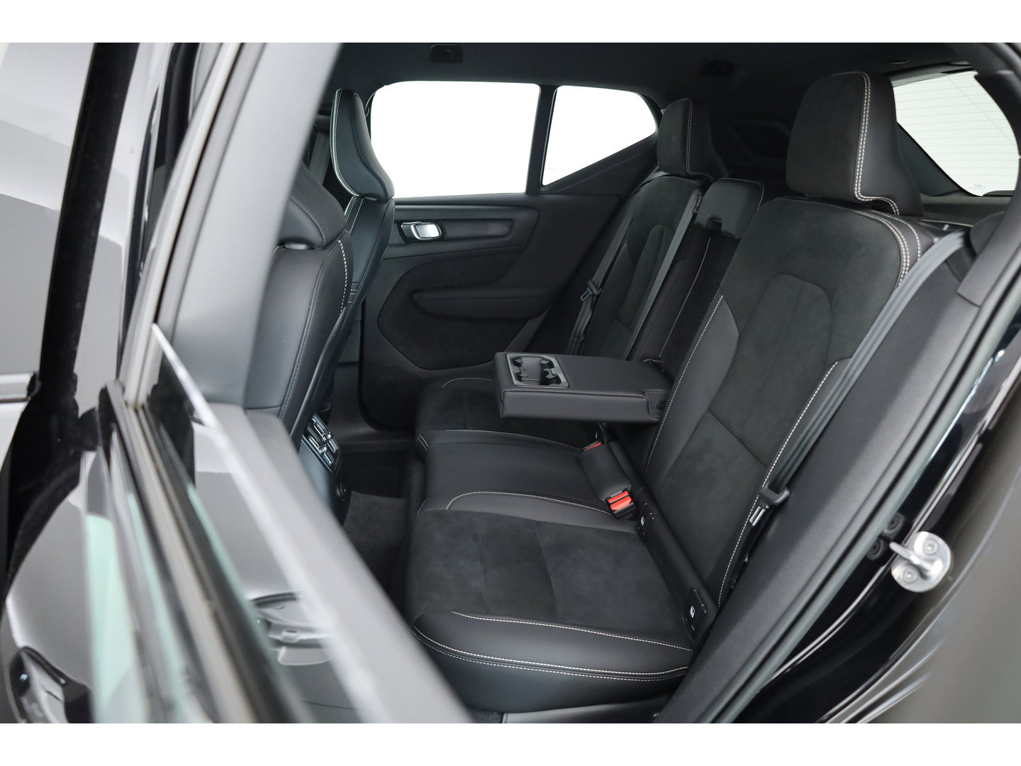Volvo XC40 1.5 T4 Plug-in hybrid Plus Dark | Facelift | 360 camera | ACC | Blis | Elek. stoelen | H&K Audio