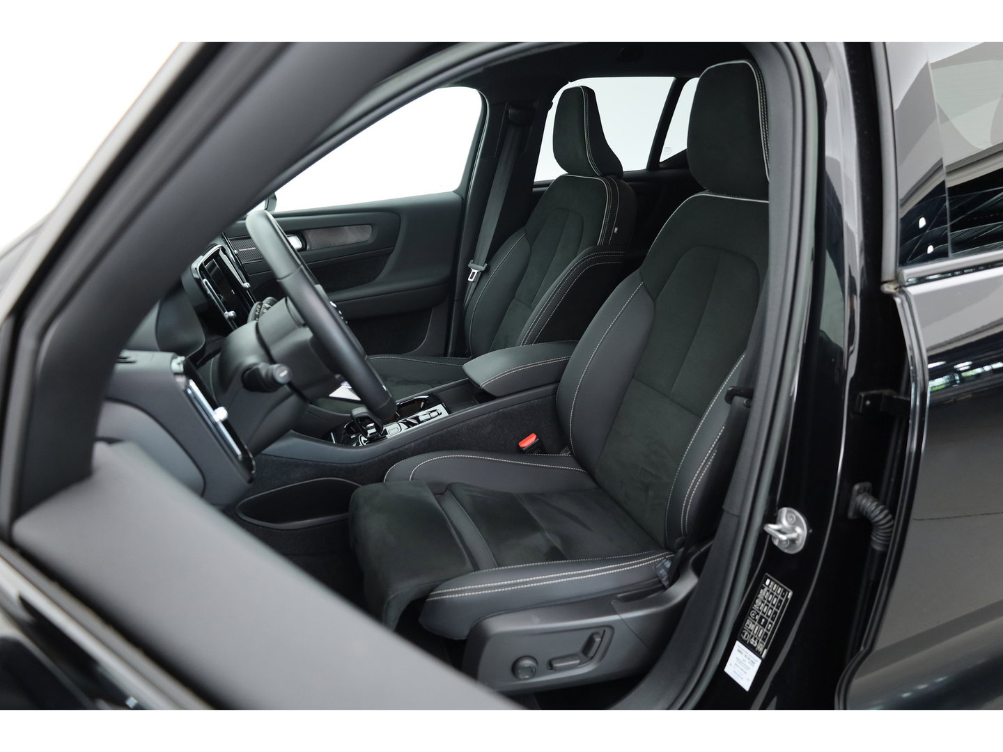 Volvo XC40 1.5 T4 Plug-in hybrid Plus Dark | Facelift | 360 camera | ACC | Blis | Elek. stoelen | H&K Audio