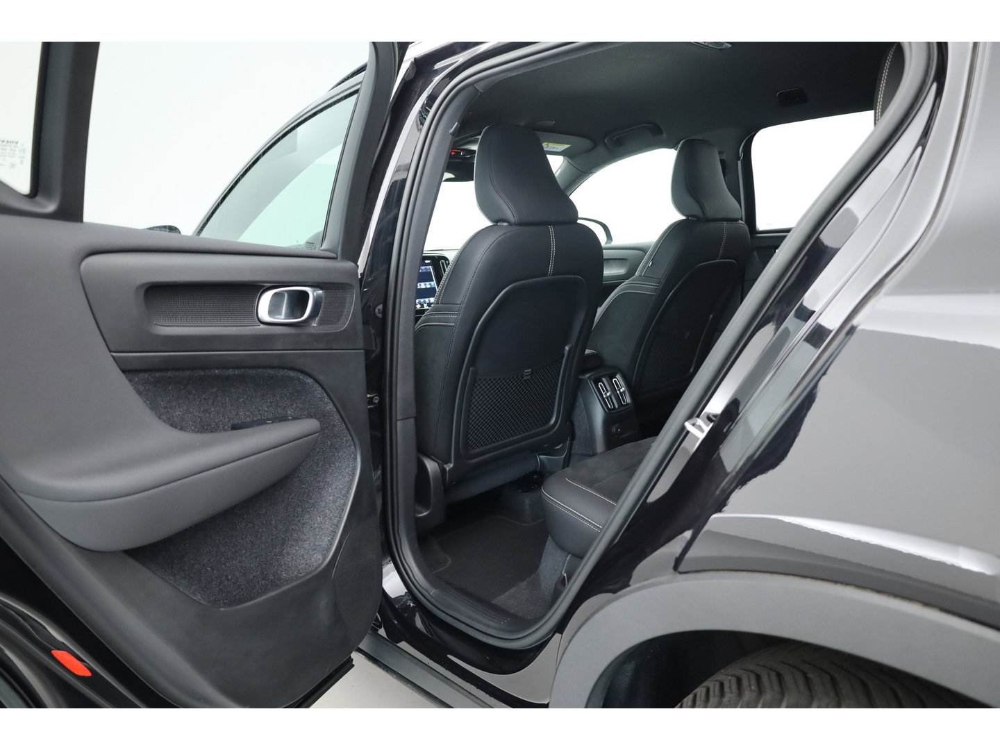 Volvo XC40 1.5 T4 Plug-in hybrid Plus Dark | Facelift | 360 camera | ACC | Blis | Elek. stoelen | H&K Audio