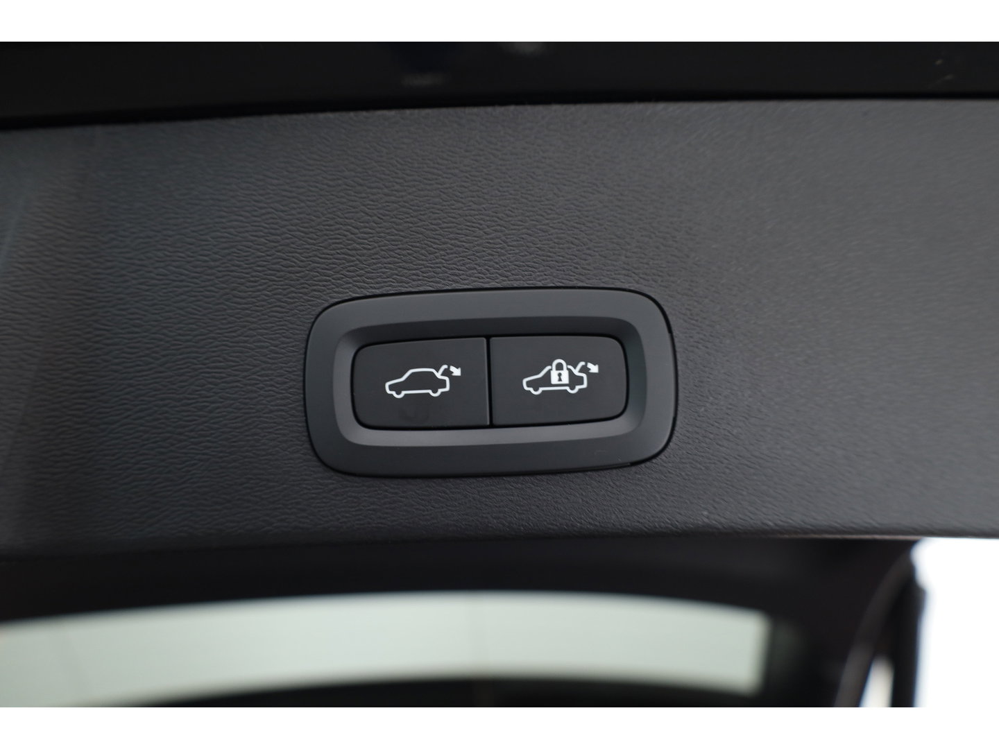 Volvo XC40 1.5 T4 Plug-in hybrid Plus Dark | Facelift | 360 camera | ACC | Blis | Elek. stoelen | H&K Audio