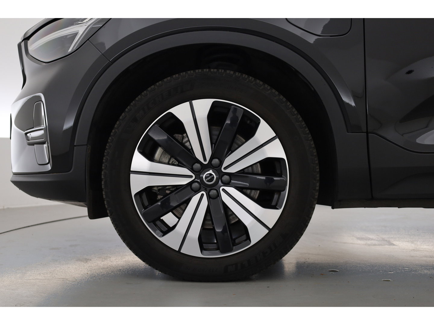 Volvo XC40 1.5 T4 Plug-in hybrid Plus Dark | Facelift | 360 camera | ACC | Blis | Elek. stoelen | H&K Audio