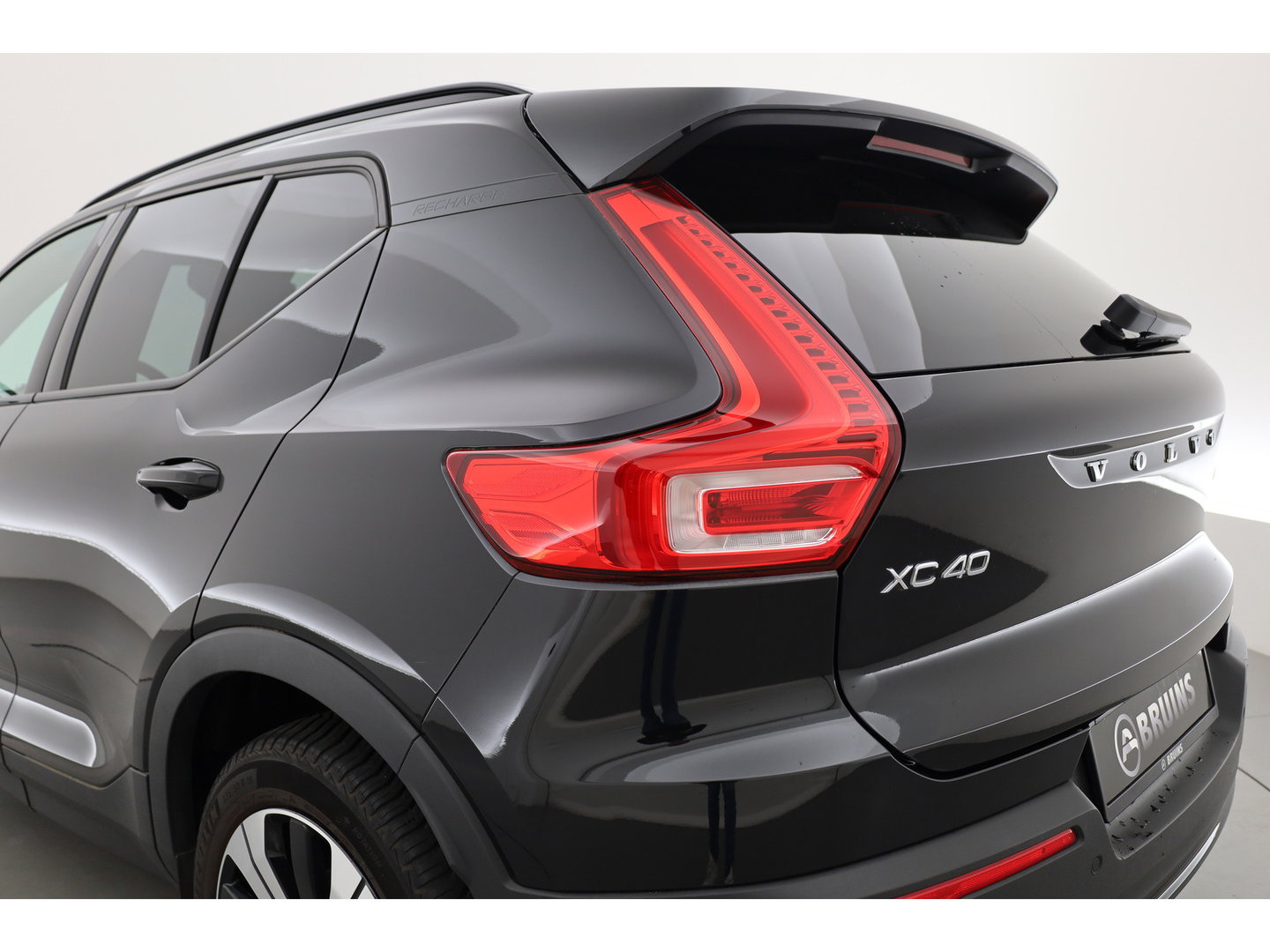 Volvo XC40 1.5 T4 Plug-in hybrid Plus Dark | Facelift | 360 camera | ACC | Blis | Elek. stoelen | H&K Audio
