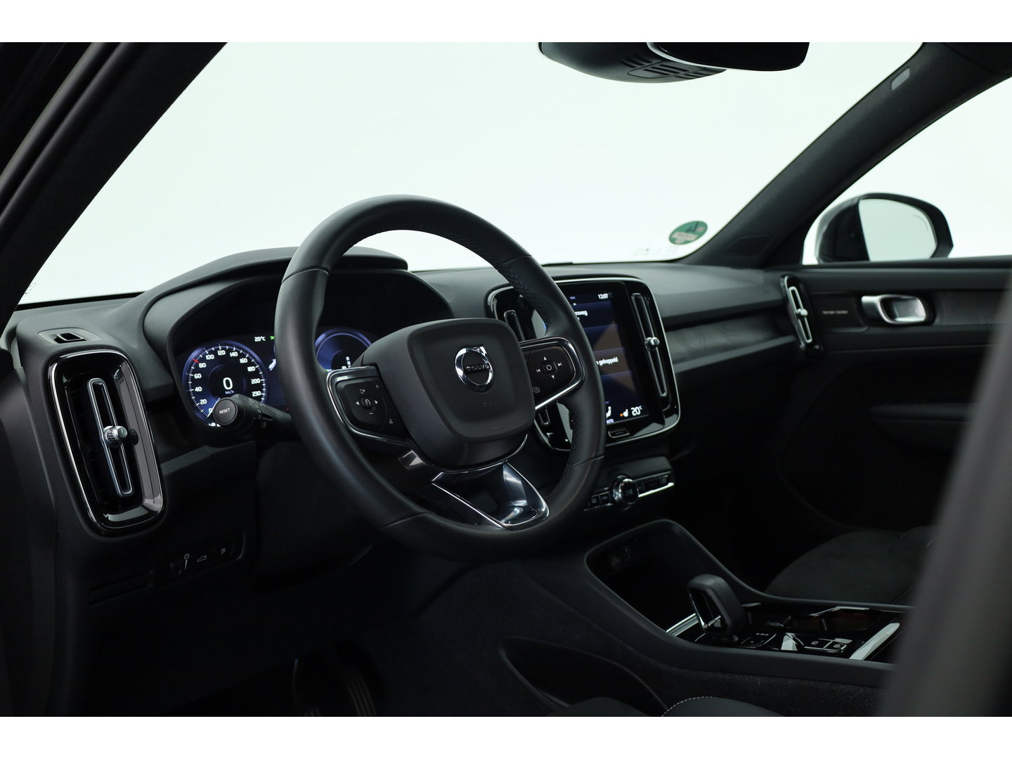 Volvo XC40 1.5 T4 Plug-in hybrid Plus Dark | Facelift | 360 camera | ACC | Blis | Elek. stoelen | H&K Audio