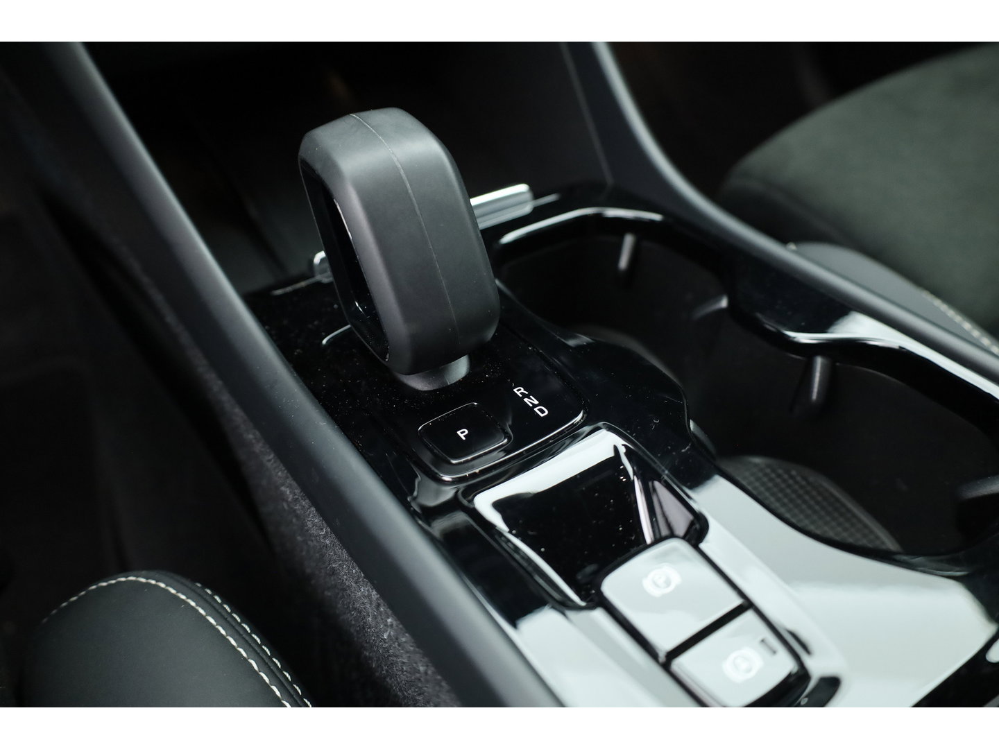 Volvo XC40 1.5 T4 Plug-in hybrid Plus Dark | Facelift | 360 camera | ACC | Blis | Elek. stoelen | H&K Audio