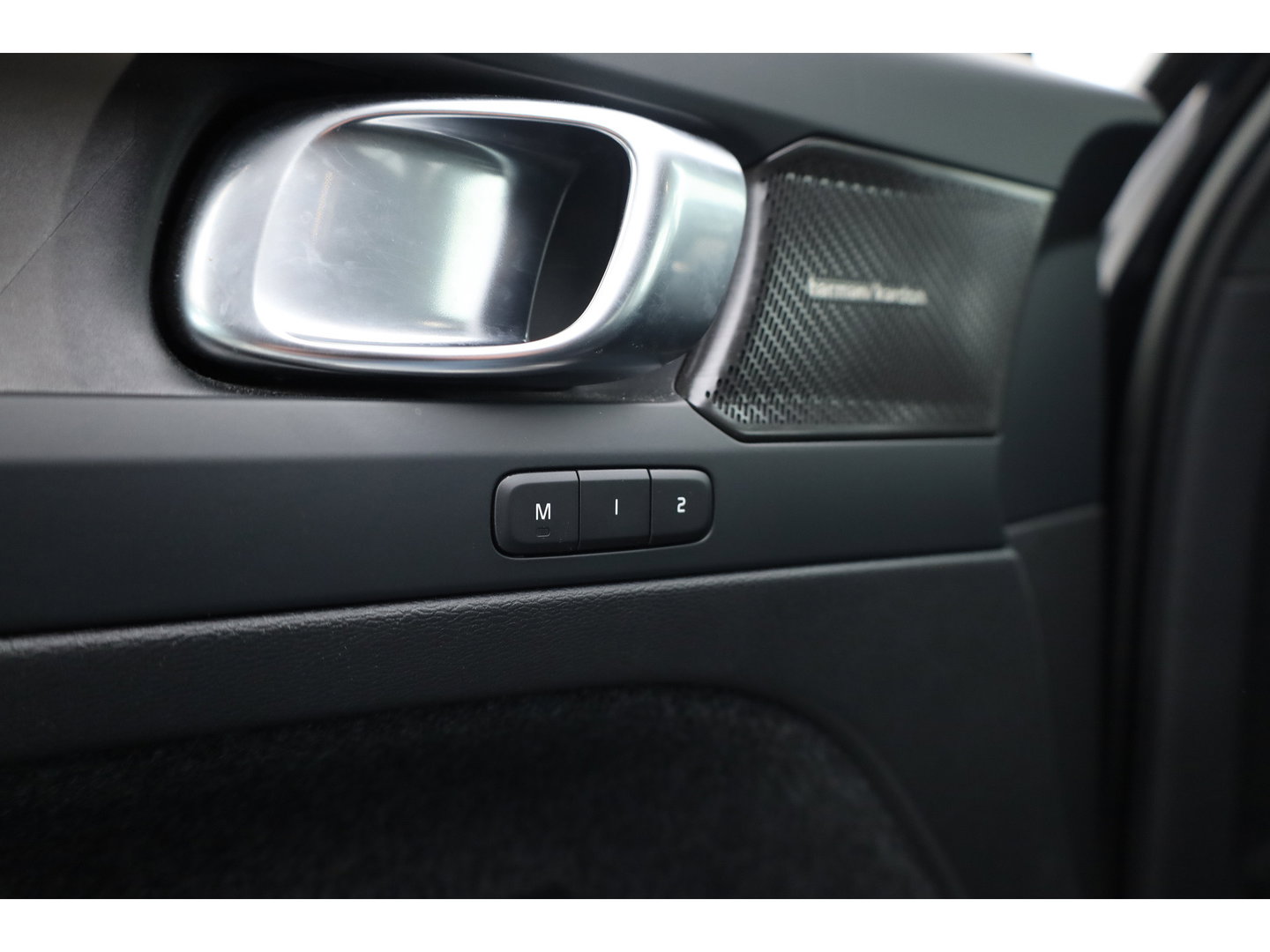 Volvo XC40 1.5 T4 Plug-in hybrid Plus Dark | Facelift | 360 camera | ACC | Blis | Elek. stoelen | H&K Audio