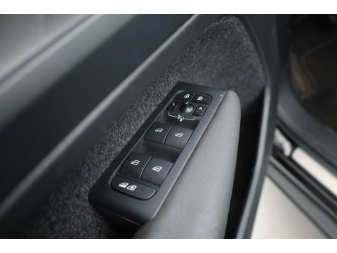 Volvo XC40 1.5 T4 Plug-in hybrid Plus Dark | Facelift | 360 camera | ACC | Blis | Elek. stoelen | H&K Audio