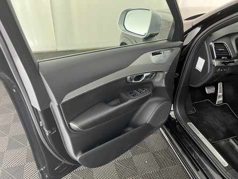 Volvo XC90 2.0 T8 Twin Engine AWD R-Design [ 7-Pers. ] Aut. *PANO | LEATHER | FULL-LED | MEMORY-PACK | BOWERS&WILKINS | BLINDSPOT | KEYLESS | DIGI-COCKPIT | CAMERA | NAVI-FULLMAP | HEATED-SPORTSEATS | TOWBAR | 20''ALU*