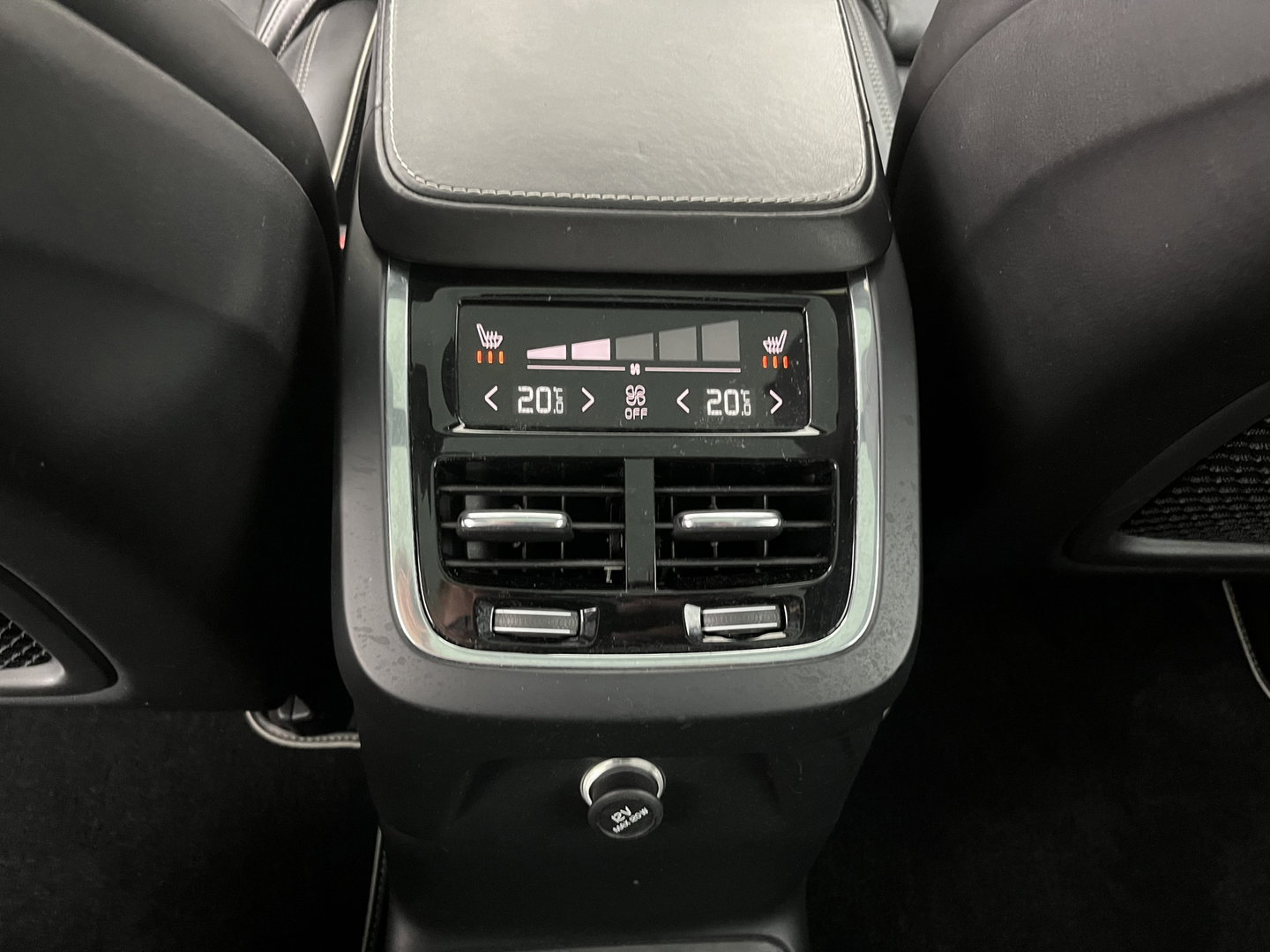 Volvo XC90 2.0 T8 Twin Engine AWD R-Design [ 7-Pers. ] Aut. *PANO | LEATHER | FULL-LED | MEMORY-PACK | BOWERS&WILKINS | BLINDSPOT | KEYLESS | DIGI-COCKPIT | CAMERA | NAVI-FULLMAP | HEATED-SPORTSEATS | TOWBAR | 20''ALU*