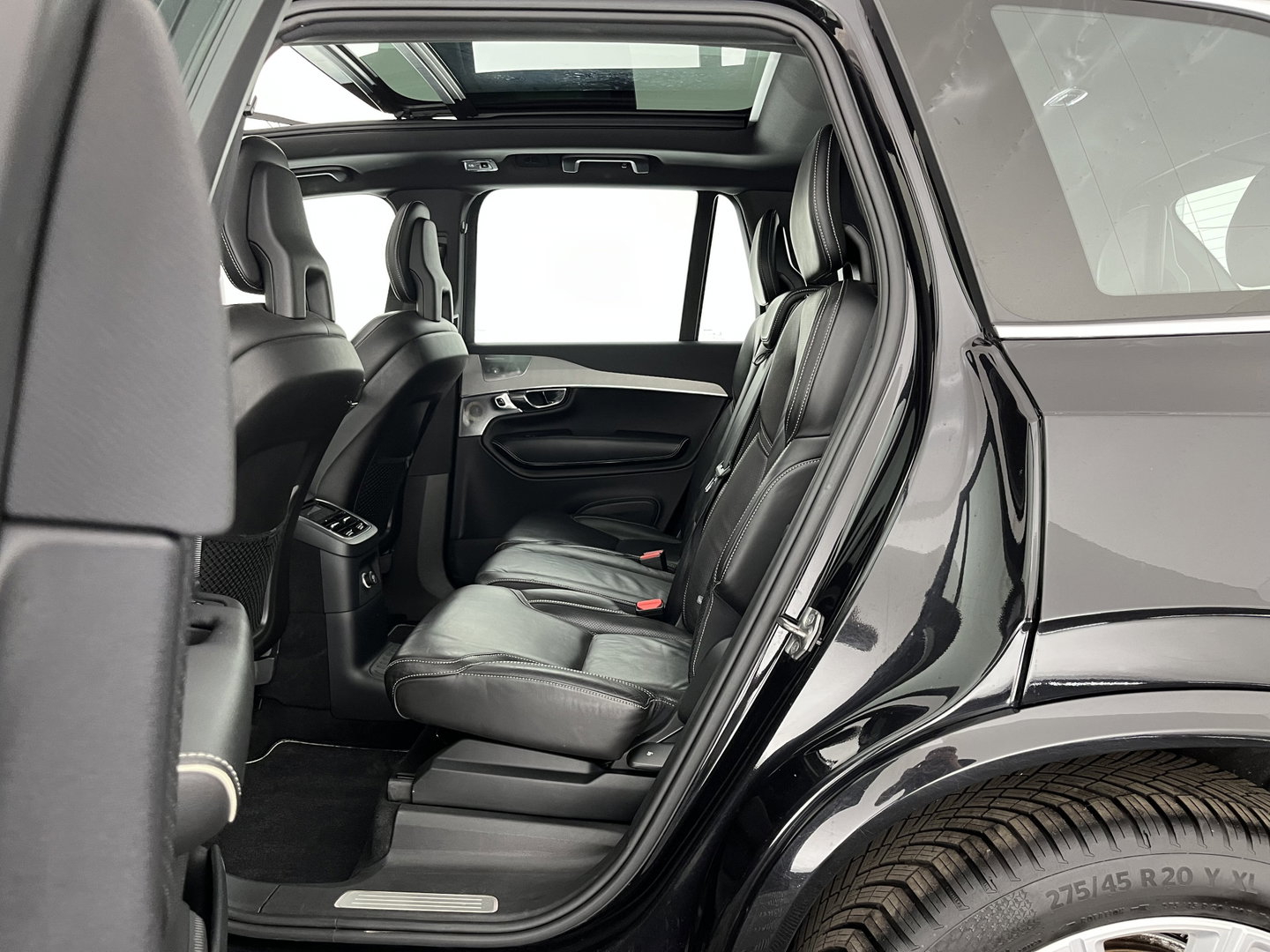 Volvo XC90 2.0 T8 Twin Engine AWD R-Design [ 7-Pers. ] Aut. *PANO | LEATHER | FULL-LED | MEMORY-PACK | BOWERS&WILKINS | BLINDSPOT | KEYLESS | DIGI-COCKPIT | CAMERA | NAVI-FULLMAP | HEATED-SPORTSEATS | TOWBAR | 20''ALU*