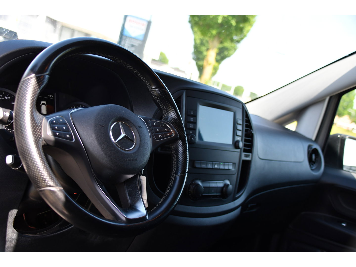 Mercedes-Benz Vito 116 CDI L2 PB Edition Camera, Cruise, Carplay, Stoelverwarming, LED, Automaat, Trekhaak, Standkachel, Multimedia, 164pk, Uniek!