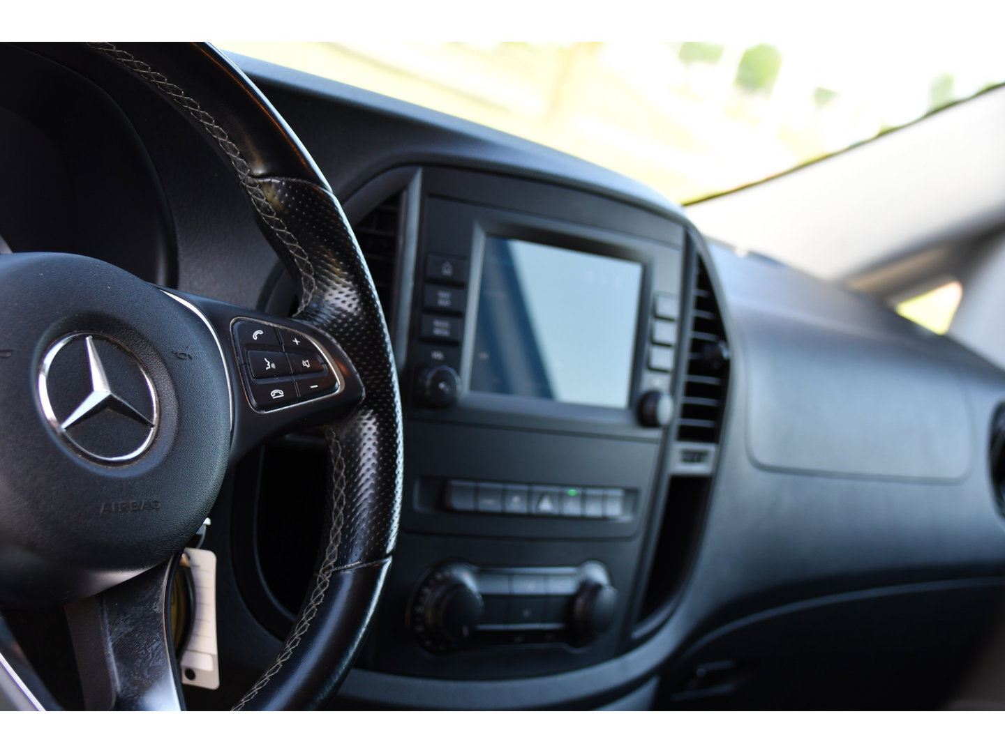 Mercedes-Benz Vito 116 CDI L2 PB Edition Camera, Cruise, Carplay, Stoelverwarming, LED, Automaat, Trekhaak, Standkachel, Multimedia, 164pk, Uniek!