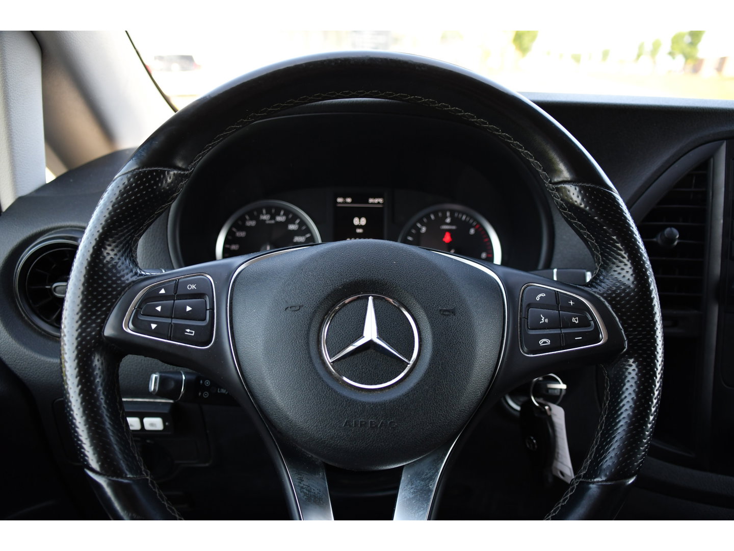 Mercedes-Benz Vito 116 CDI L2 PB Edition Camera, Cruise, Carplay, Stoelverwarming, LED, Automaat, Trekhaak, Standkachel, Multimedia, 164pk, Uniek!