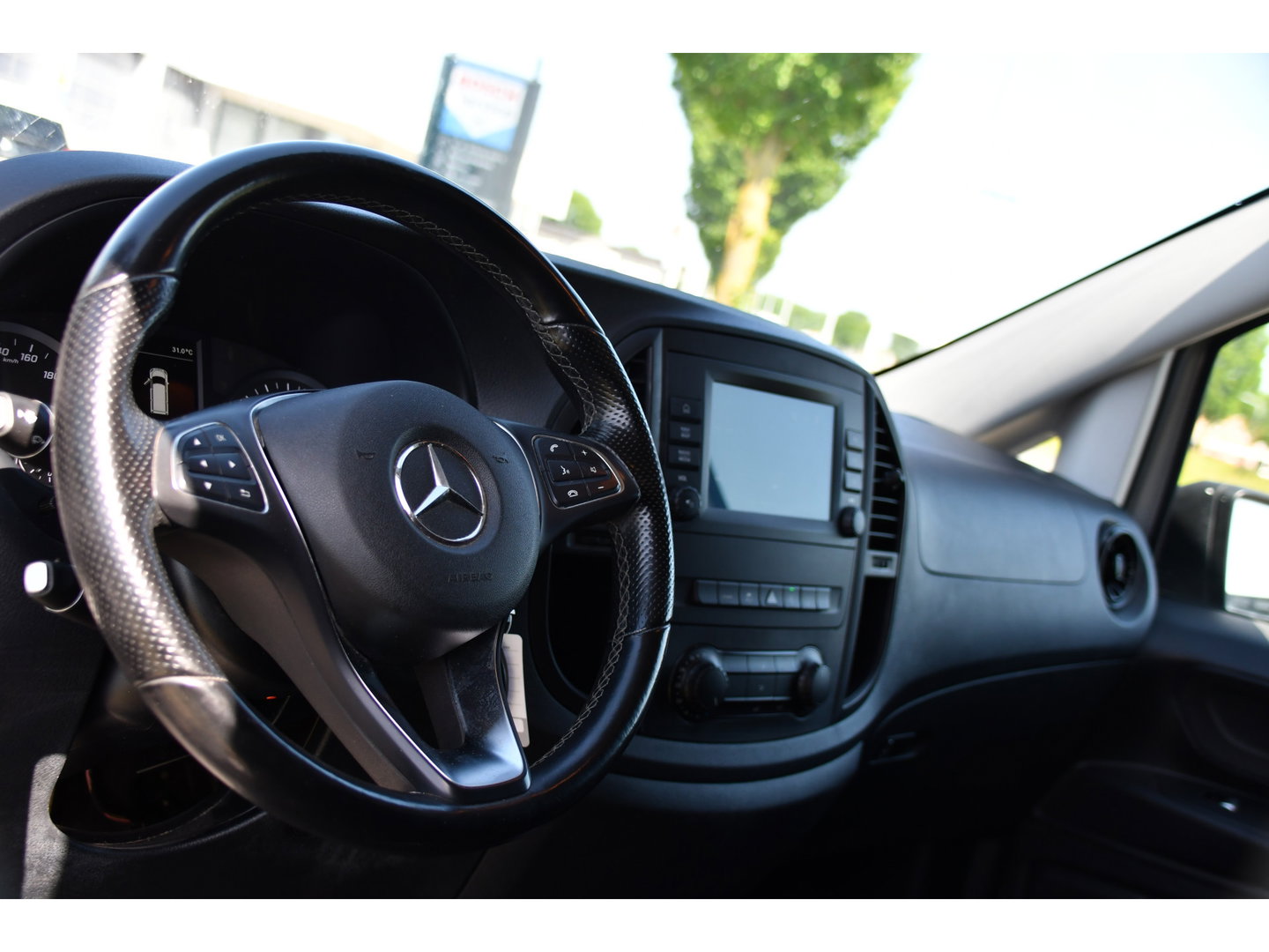 Mercedes-Benz Vito 116 CDI L2 PB Edition Camera, Cruise, Carplay, Stoelverwarming, LED, Automaat, Trekhaak, Standkachel, Multimedia, 164pk, Uniek!
