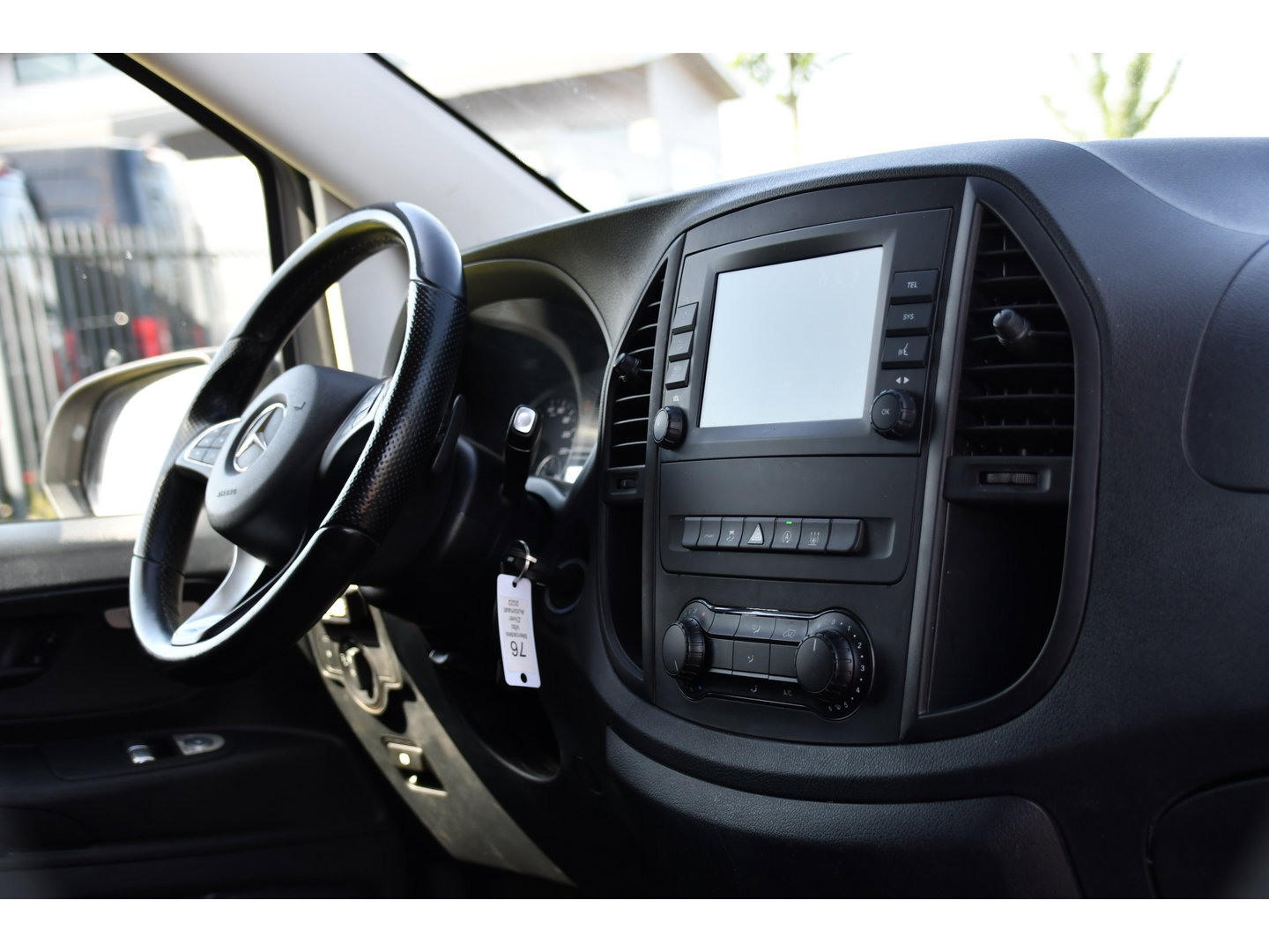 Mercedes-Benz Vito 116 CDI L2 PB Edition Camera, Cruise, Carplay, Stoelverwarming, LED, Automaat, Trekhaak, Standkachel, Multimedia, 164pk, Uniek!