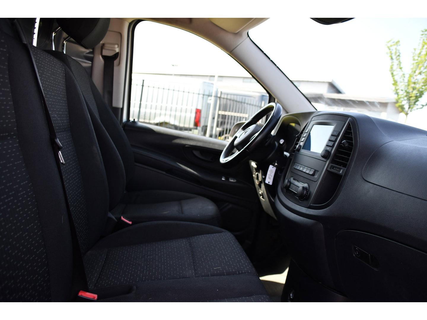 Mercedes-Benz Vito 116 CDI L2 PB Edition Camera, Cruise, Carplay, Stoelverwarming, LED, Automaat, Trekhaak, Standkachel, Multimedia, 164pk, Uniek!