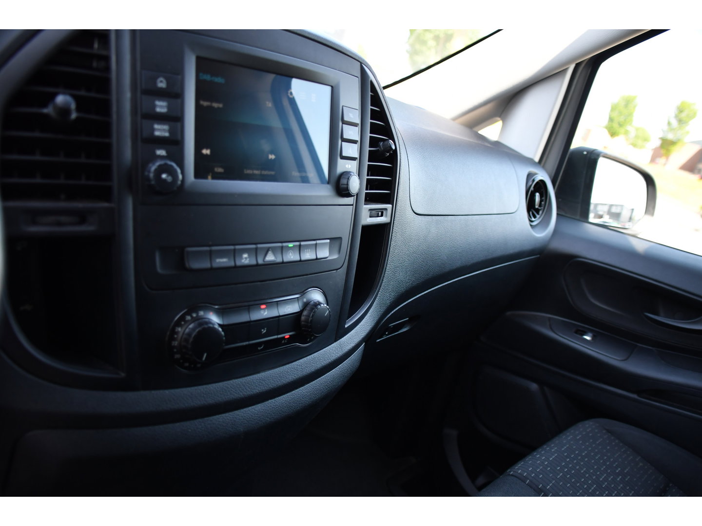 Mercedes-Benz Vito 116 CDI L2 PB Edition Camera, Cruise, Carplay, Stoelverwarming, LED, Automaat, Trekhaak, Standkachel, Multimedia, 164pk, Uniek!