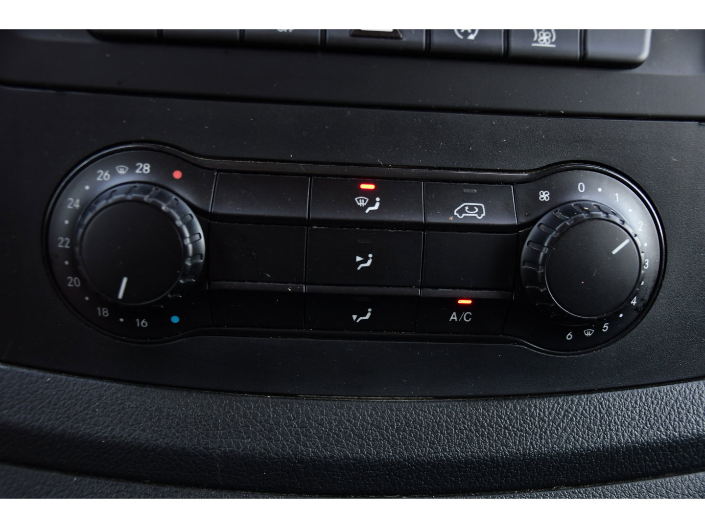 Mercedes-Benz Vito 116 CDI L2 PB Edition Camera, Cruise, Carplay, Stoelverwarming, LED, Automaat, Trekhaak, Standkachel, Multimedia, 164pk, Uniek!