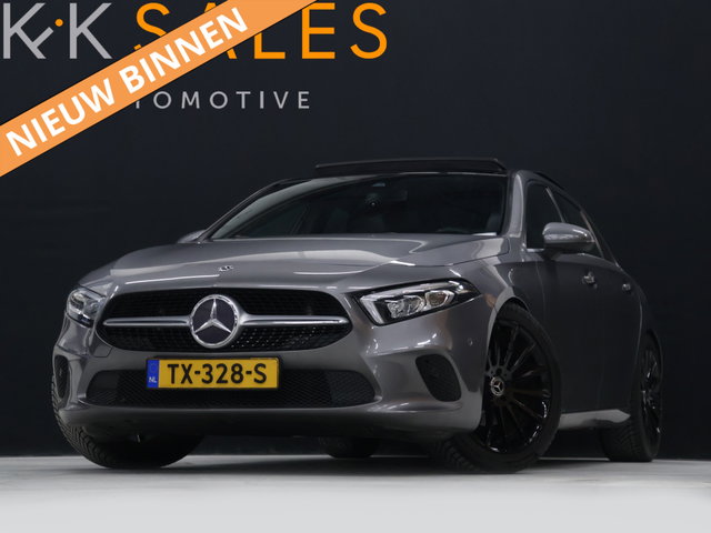 Mercedes-Benz A-Klasse - 200 Business Solution Plus Upgrade [APPLE CARPLAY, DIGITAL DASH, SCHUIFKANTELDAK, TREKHAAK, CAMERA, CRUISE CONTROL, CLIMATE CONTROL, NAVIGATIE, NIEUWSTAAT]