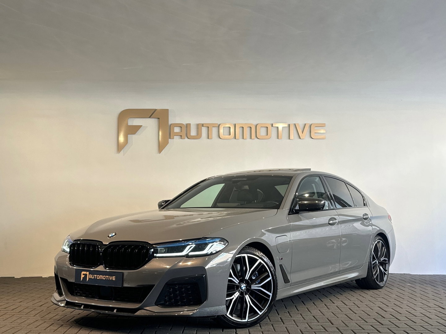 BMW 5 Serie 545e xDrive High Executive Pano|Memory|BTW|H/K|HuD