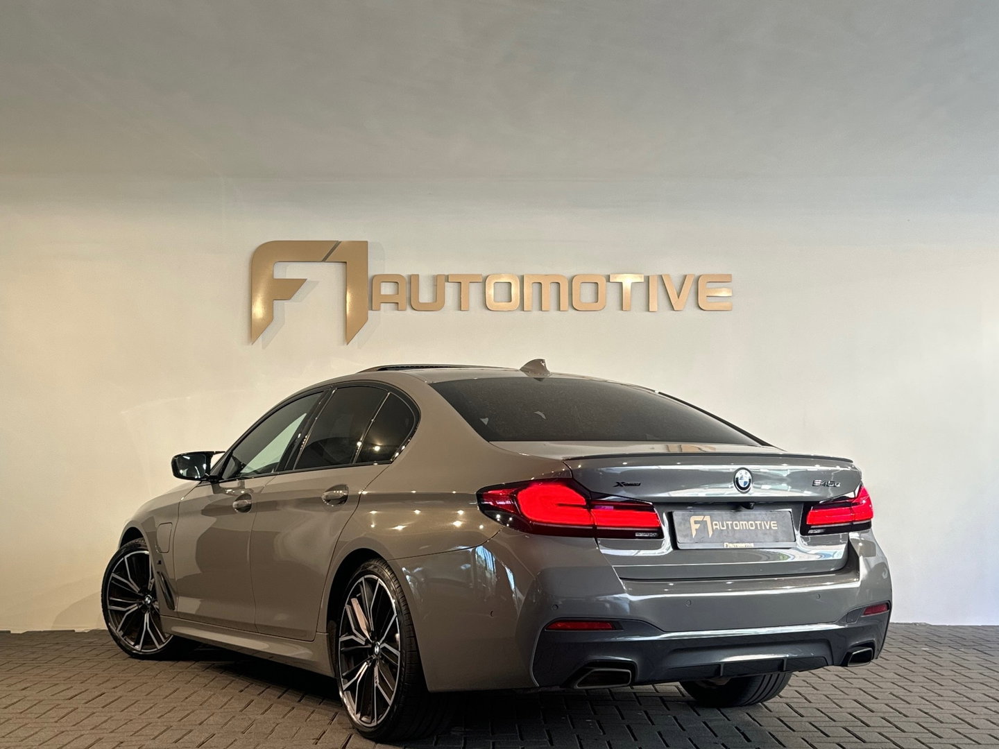 BMW 5 Serie 545e xDrive High Executive Pano|Memory|BTW|H/K|HuD