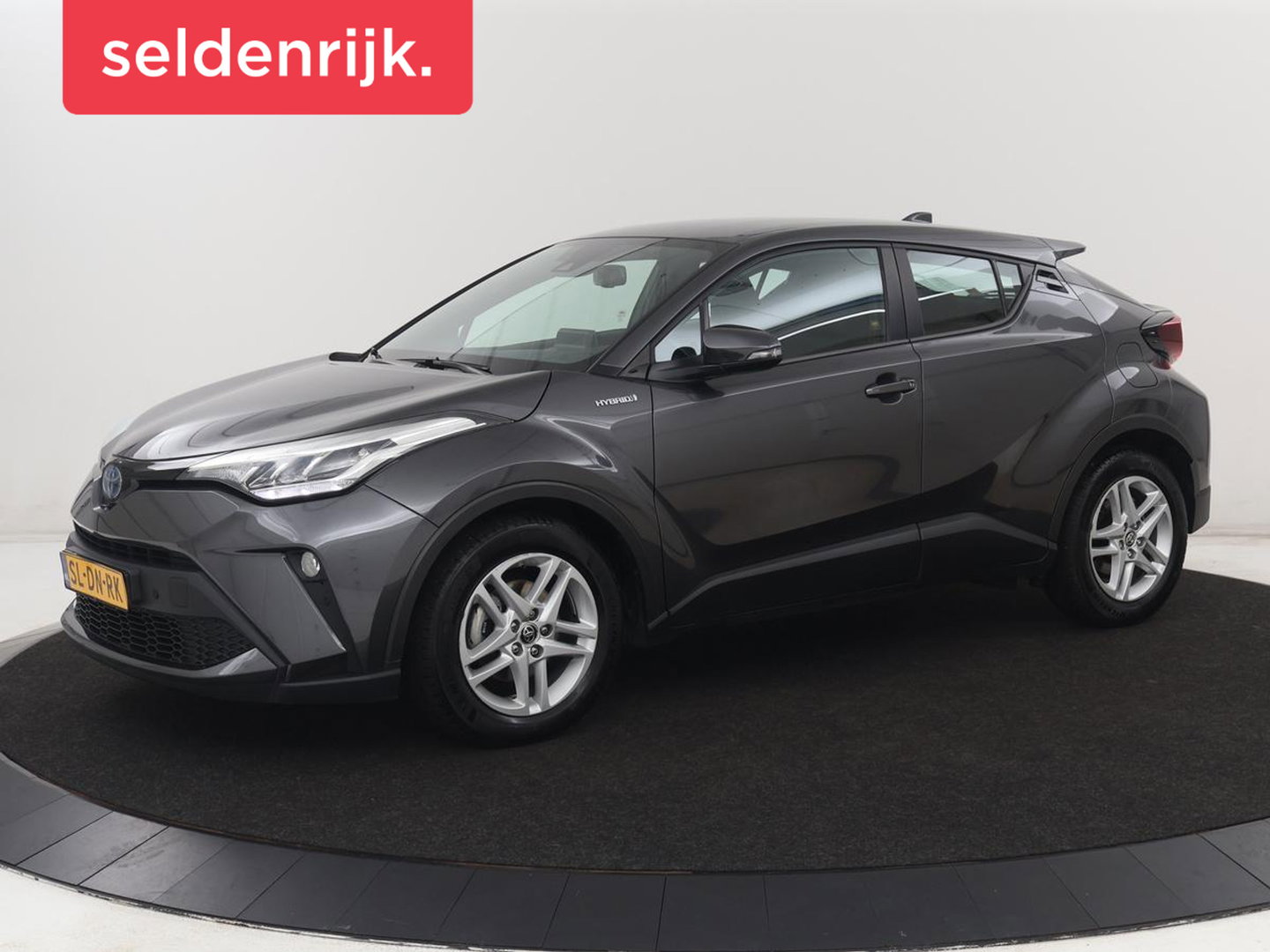 Toyota C-HR 2.0 Hybrid Dynamic | Stoelverwarming | Adaptive cruise | Camera | Carplay | Navigatie | Climate control | Bluetooth