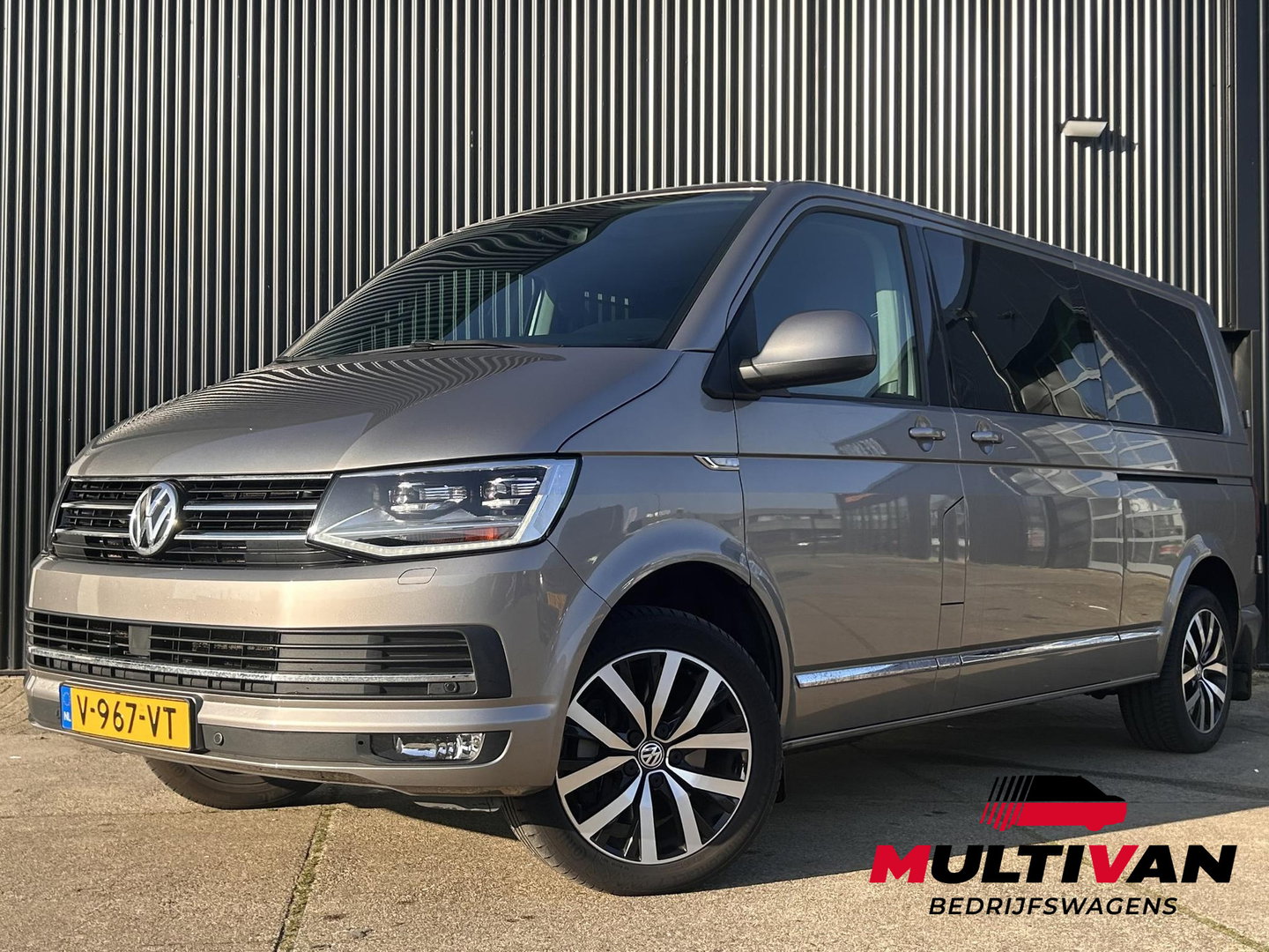 Volkswagen Caravelle 199PK L2H1 DC Highline Transporter BOM VOL | PANO | ELECTRISCHE SCHUIFDEUREN LINKS EN RECHTS | STANDKACHEL MET APP | LED