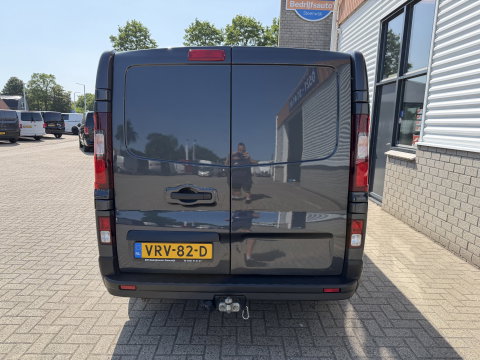 Renault Trafic 2.0 dCi 130pk T29 L2H1 DC 5 persoons Comfort / vaste prijs rijklaar € 19.950 ex btw / lease vanaf € 336 / donker grijs metallic / airco / cruise / trekhaak / euro 6 / bpm vrij !