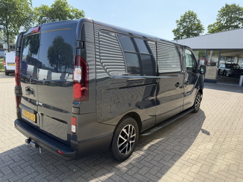 Renault Trafic 2.0 dCi 130pk T29 L2H1 DC 5 persoons Comfort / vaste prijs rijklaar € 19.950 ex btw / lease vanaf € 336 / donker grijs metallic / airco / cruise / trekhaak / euro 6 / bpm vrij !