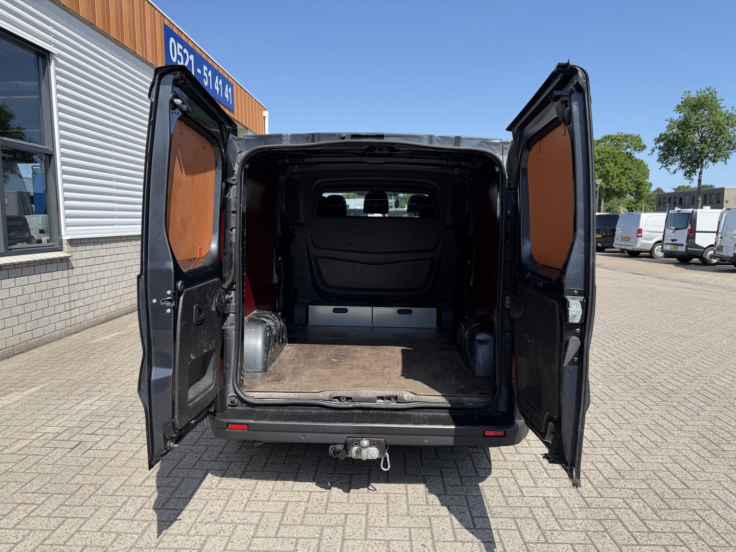Renault Trafic 2.0 dCi 130pk T29 L2H1 DC 5 persoons Comfort / vaste prijs rijklaar € 19.950 ex btw / lease vanaf € 336 / donker grijs metallic / airco / cruise / trekhaak / euro 6 / bpm vrij !