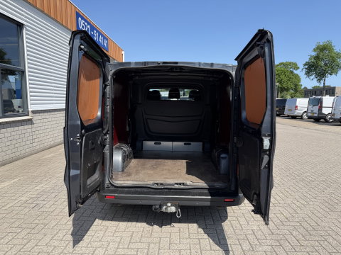 Renault Trafic 2.0 dCi 130pk T29 L2H1 DC 5 persoons Comfort / vaste prijs rijklaar € 19.950 ex btw / lease vanaf € 336 / donker grijs metallic / airco / cruise / trekhaak / euro 6 / bpm vrij !