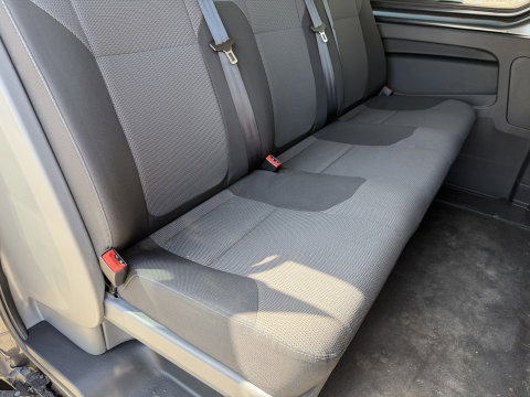 Renault Trafic 2.0 dCi 130pk T29 L2H1 DC 5 persoons Comfort / vaste prijs rijklaar € 19.950 ex btw / lease vanaf € 336 / donker grijs metallic / airco / cruise / trekhaak / euro 6 / bpm vrij !