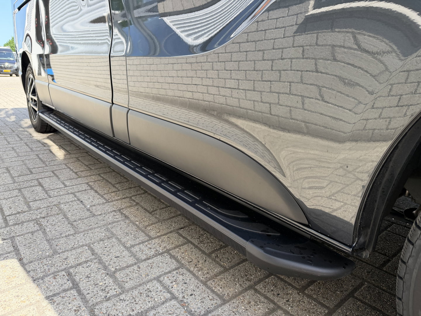 Renault Trafic 2.0 dCi 130pk T29 L2H1 DC 5 persoons Comfort / vaste prijs rijklaar € 19.950 ex btw / lease vanaf € 336 / donker grijs metallic / airco / cruise / trekhaak / euro 6 / bpm vrij !