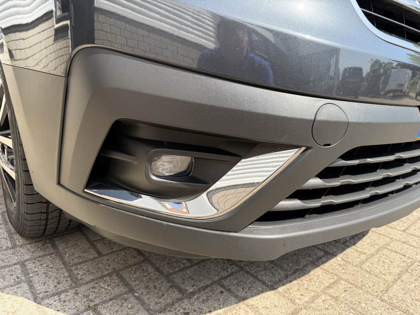 Renault Trafic 2.0 dCi 130pk T29 L2H1 DC 5 persoons Comfort / vaste prijs rijklaar € 19.950 ex btw / lease vanaf € 336 / donker grijs metallic / airco / cruise / trekhaak / euro 6 / bpm vrij !