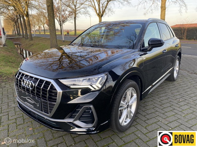 Audi Q3 - 45 TFSI e S Line I 19 Inch I Camera I Sonos I