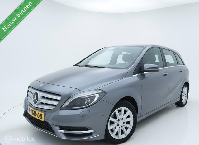Mercedes-Benz B-Klasse - B180 Ambition Aut Xenon Led Cruise Nl Auto Navigatie Trekhaak