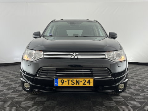 Mitsubishi Outlander 2.0 PHEV Instyle+ (Plug-in) Aut.*PANO | ADAPTIVE-CRUISE | FULL-LEATHER | XENON | NAVI-FULLMAP | KEYLESS | CAMERA | HEATED-COMFORTSEATS | ECC | SHIFT-PADDELS | PDC | CRUISE | DAB | PRIVACY-GLASS | LANE-ASSIST | 19'' ALU*