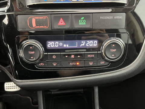 Mitsubishi Outlander 2.0 PHEV Instyle+ (Plug-in) Aut.*PANO | ADAPTIVE-CRUISE | FULL-LEATHER | XENON | NAVI-FULLMAP | KEYLESS | CAMERA | HEATED-COMFORTSEATS | ECC | SHIFT-PADDELS | PDC | CRUISE | DAB | PRIVACY-GLASS | LANE-ASSIST | 19'' ALU*