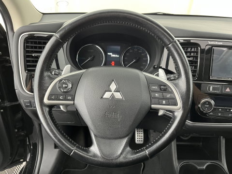 Mitsubishi Outlander 2.0 PHEV Instyle+ (Plug-in) Aut.*PANO | ADAPTIVE-CRUISE | FULL-LEATHER | XENON | NAVI-FULLMAP | KEYLESS | CAMERA | HEATED-COMFORTSEATS | ECC | SHIFT-PADDELS | PDC | CRUISE | DAB | PRIVACY-GLASS | LANE-ASSIST | 19'' ALU*