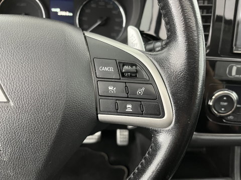 Mitsubishi Outlander 2.0 PHEV Instyle+ (Plug-in) Aut.*PANO | ADAPTIVE-CRUISE | FULL-LEATHER | XENON | NAVI-FULLMAP | KEYLESS | CAMERA | HEATED-COMFORTSEATS | ECC | SHIFT-PADDELS | PDC | CRUISE | DAB | PRIVACY-GLASS | LANE-ASSIST | 19'' ALU*