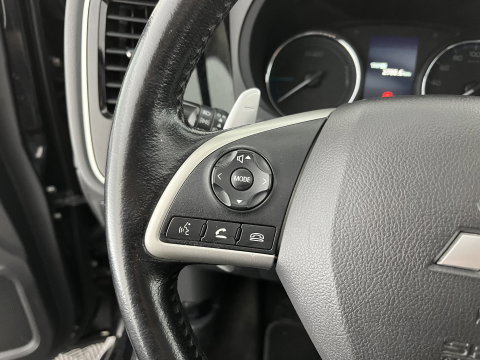 Mitsubishi Outlander 2.0 PHEV Instyle+ (Plug-in) Aut.*PANO | ADAPTIVE-CRUISE | FULL-LEATHER | XENON | NAVI-FULLMAP | KEYLESS | CAMERA | HEATED-COMFORTSEATS | ECC | SHIFT-PADDELS | PDC | CRUISE | DAB | PRIVACY-GLASS | LANE-ASSIST | 19'' ALU*
