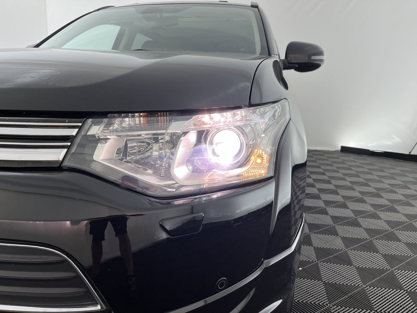 Mitsubishi Outlander 2.0 PHEV Instyle+ (Plug-in) Aut.*PANO | ADAPTIVE-CRUISE | FULL-LEATHER | XENON | NAVI-FULLMAP | KEYLESS | CAMERA | HEATED-COMFORTSEATS | ECC | SHIFT-PADDELS | PDC | CRUISE | DAB | PRIVACY-GLASS | LANE-ASSIST | 19'' ALU*