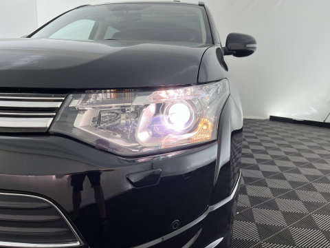 Mitsubishi Outlander 2.0 PHEV Instyle+ (Plug-in) Aut.*PANO | ADAPTIVE-CRUISE | FULL-LEATHER | XENON | NAVI-FULLMAP | KEYLESS | CAMERA | HEATED-COMFORTSEATS | ECC | SHIFT-PADDELS | PDC | CRUISE | DAB | PRIVACY-GLASS | LANE-ASSIST | 19'' ALU*