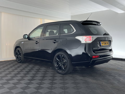 Mitsubishi Outlander 2.0 PHEV Instyle+ (Plug-in) Aut.*PANO | ADAPTIVE-CRUISE | FULL-LEATHER | XENON | NAVI-FULLMAP | KEYLESS | CAMERA | HEATED-COMFORTSEATS | ECC | SHIFT-PADDELS | PDC | CRUISE | DAB | PRIVACY-GLASS | LANE-ASSIST | 19'' ALU*