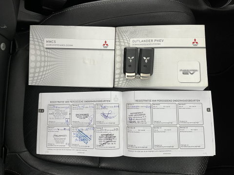 Mitsubishi Outlander 2.0 PHEV Instyle+ (Plug-in) Aut.*PANO | ADAPTIVE-CRUISE | FULL-LEATHER | XENON | NAVI-FULLMAP | KEYLESS | CAMERA | HEATED-COMFORTSEATS | ECC | SHIFT-PADDELS | PDC | CRUISE | DAB | PRIVACY-GLASS | LANE-ASSIST | 19'' ALU*